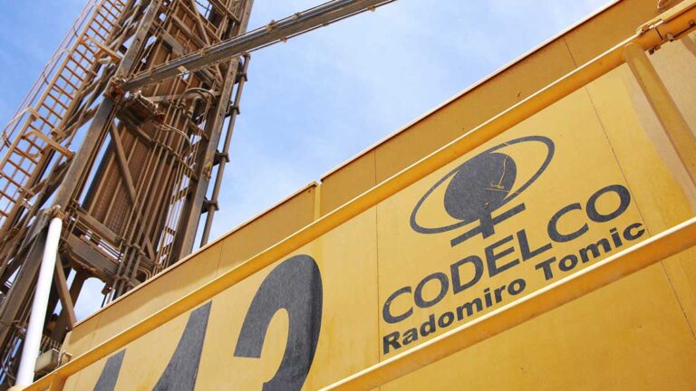 Codelco y sindicato de Radomiro Tomic firman nuevo contrato colectivo