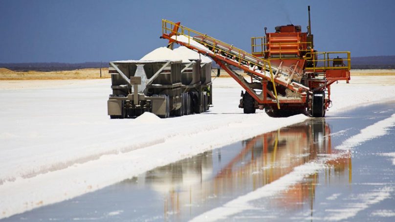 Salar boliviano de Uyuni podría contener el 70% de las reservas mundiales de litio