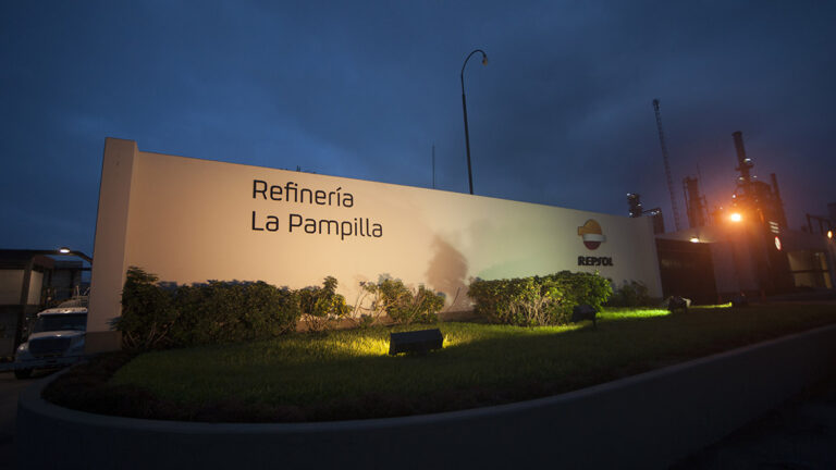 El OEFA supervisa emergencia ambiental por fuga de hidrocarburos en terminal 3 de la Refinería La Pampilla