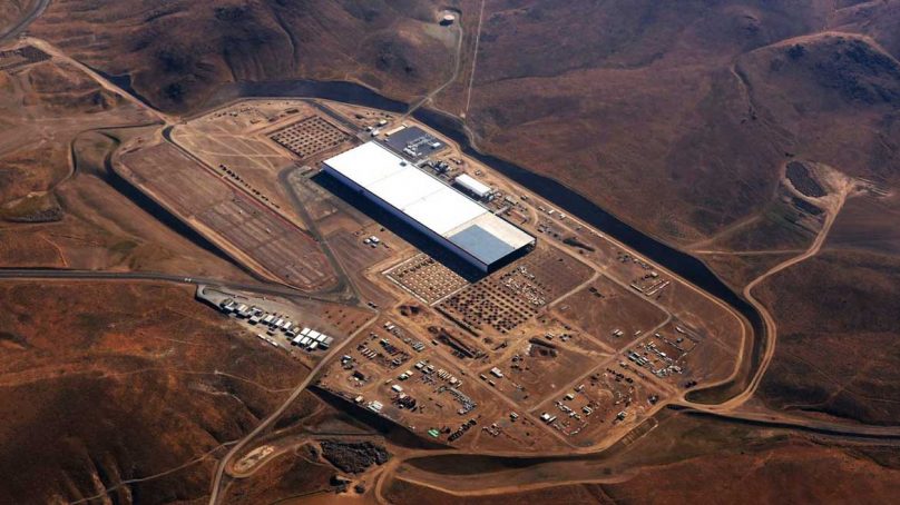 Tesla se desafía a crear batería para autos de más de 1.6 millones de kilómetros de autonomía