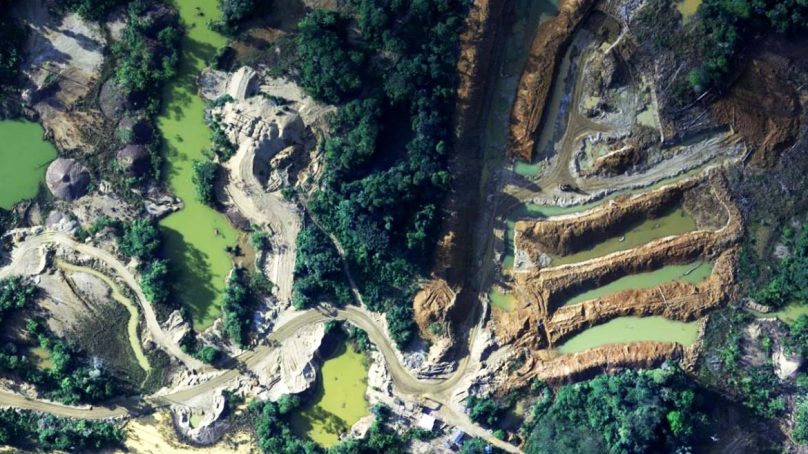 Fuerza Aérea del Perú captura imágenes de los daños de la minería ilegal en Madre de Dios