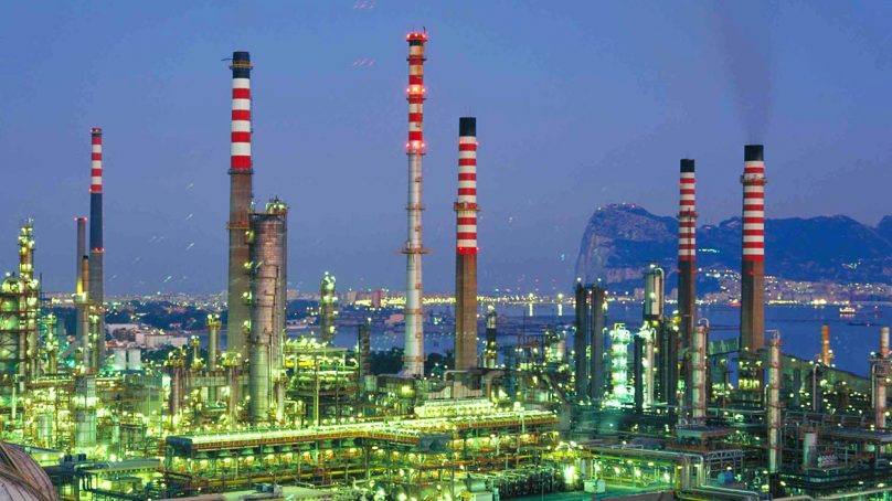 Amuay, la refinería más grande de Venezuela, detiene su producción de gasolina