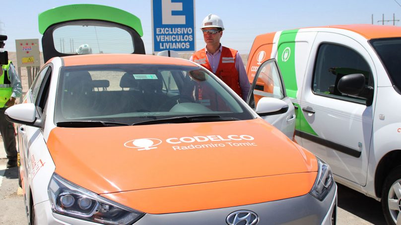 Codelco ejecuta plan piloto con autos eléctricos en minas Ministro Hales, Radomiro Tomic y Gabriela Mistral