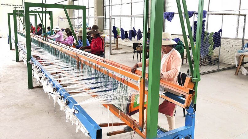 Espinar prepara telar más grande del mundo para batir récord Guinness