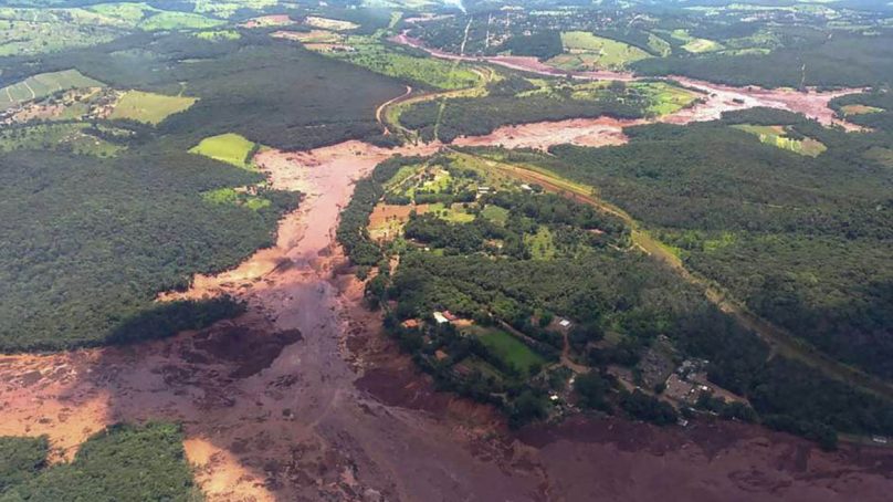 Consecuencias de la catástrofe en Brumadinho: 60 muertos, multas millonarias y acciones en el suelo