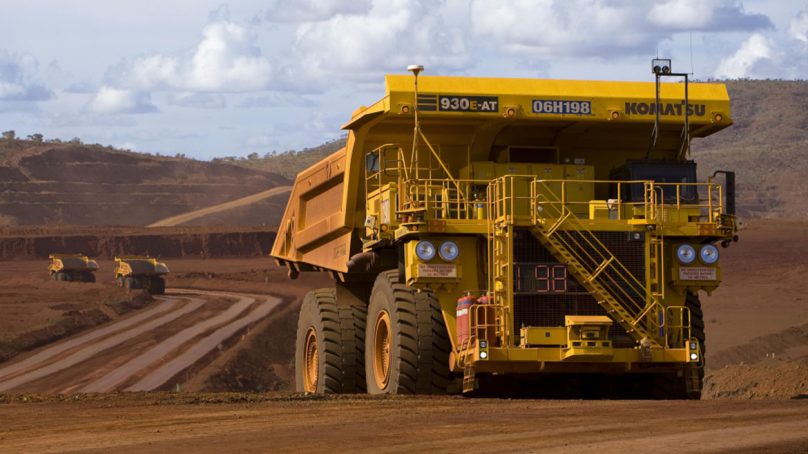 Komatsu envía técnicos peruanos a Chile para capacitarse en camiones mineros autónomos