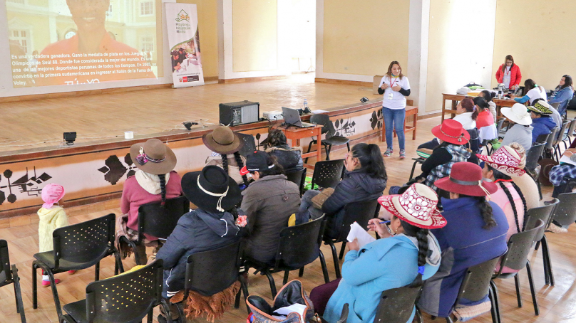 Mujeres de Velille empoderadas en liderazgo y emprendimiento por acción del Minem