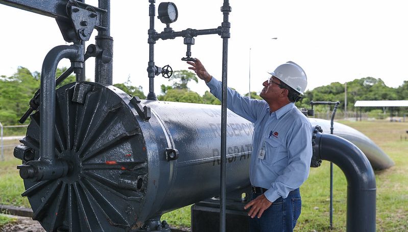 Loreto: Petroperú recarga oxígeno para pacientes COVID-19 de comunidades nativas
