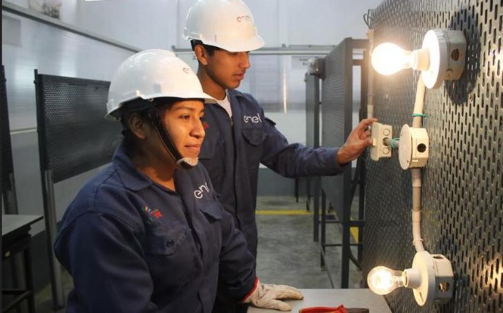 Enel Perú llevará energía a 18.000 hogares en zonas vulnerables este año con su programa «Energía para Crecer»