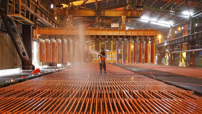 Inventarios de cobre en las bolsas de metales están a punto de bajar de las 300.000 toneladas métricas