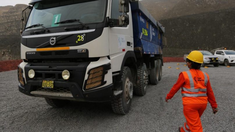 Iron Women: De capacitar mujeres en conducción de vehículos pesados a hacerlo en buses