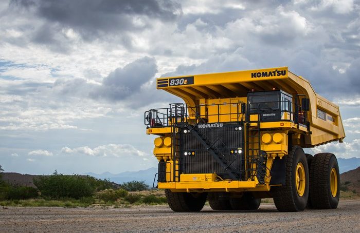 Komatsu lanza una actualización de su volquete minero 830E-5 al mercado