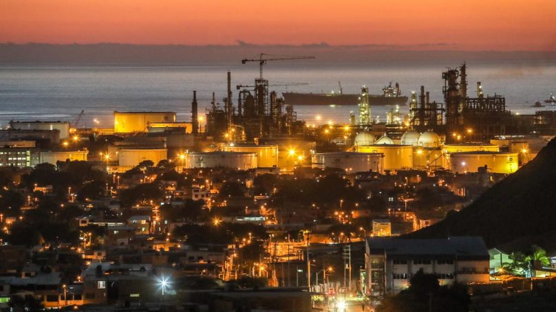 Postergación de regalías y otros: petroleras negocian plan de urgencia con el Ejecutivo
