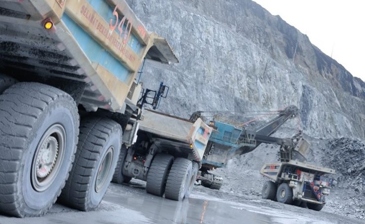Freeport reduce fuerza laboral en mina de oro más grande del mundo por casos de COVID-19