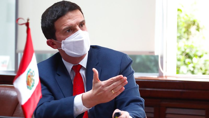 Ministro Incháustegui confirma que «dos personas cercanas a Acción Popular» intentaron «tranquilizarlo»