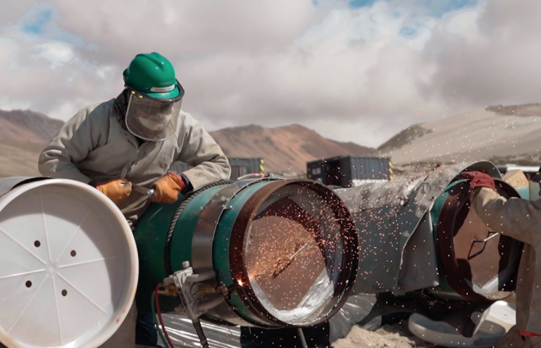 Ley que prohíbe tercerización desaparecerá hasta el 40% de los empleos indirectos que genera la minería formal: ACOMIPE