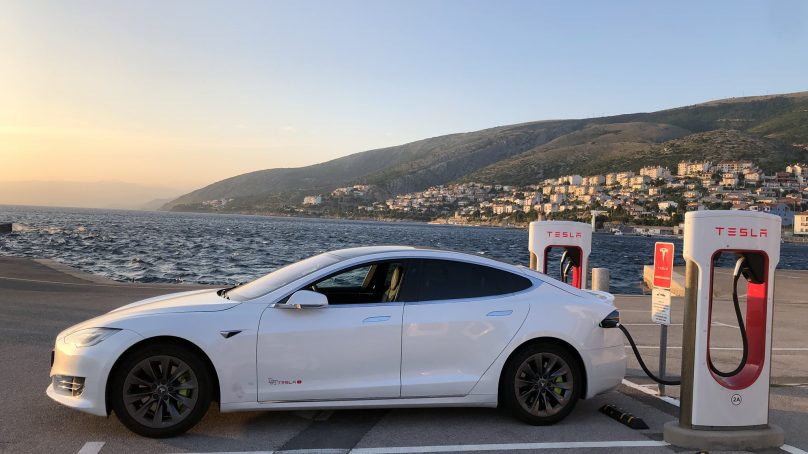 Tesla invertirá más de US$1,000 millones al año en minerales para baterías de minas australianas