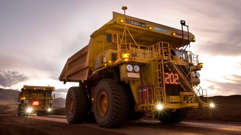 Flota de camiones Komatsu 930E de la mina South Flank de BHP será completamente autónoma