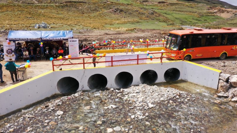 Hudbay Perú y autoridades locales inauguran puente para mejorar tránsito en Chumbivilcas