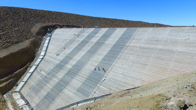 Realizan primeras pruebas hidráulicas de represa Cularjahuira construida por Southern Perú y Midagri