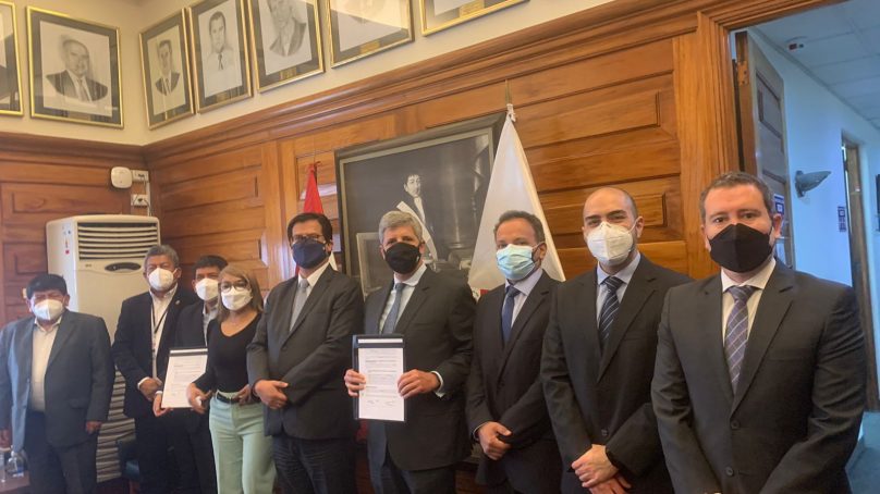 Antamina firma nuevo convenio para continuar brindando soporte logístico en la Campaña de Vacunación 2022