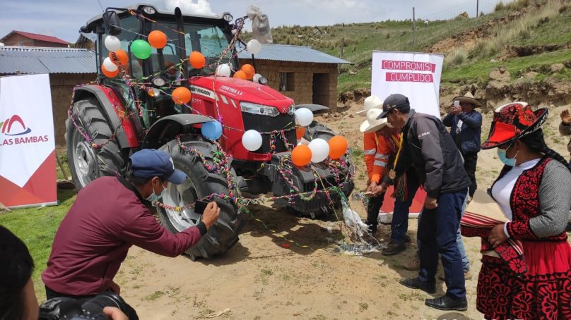 Las Bambas fortalece cadena agropecuaria de comunidades de Espinar con entrega de tractores