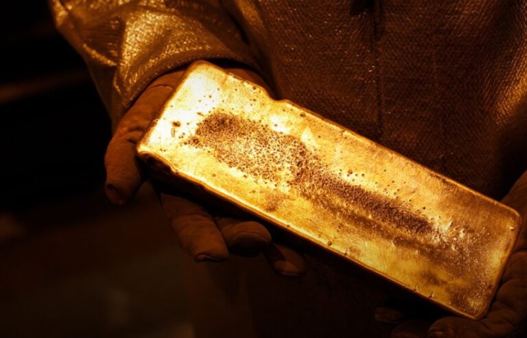 El oro mantiene su posición por encima de los US$2,000, marcando su mejor año desde 2020