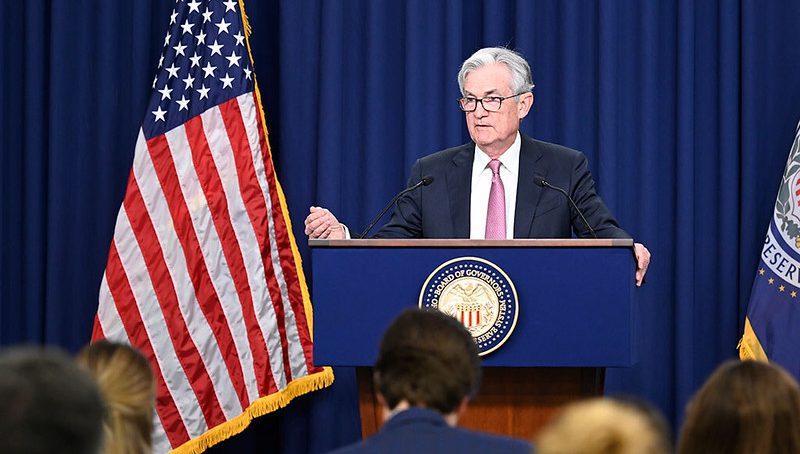 La Fed recrudece su lucha contra la inflación y sube tasa de interés medio punto por primera vez en 22 años