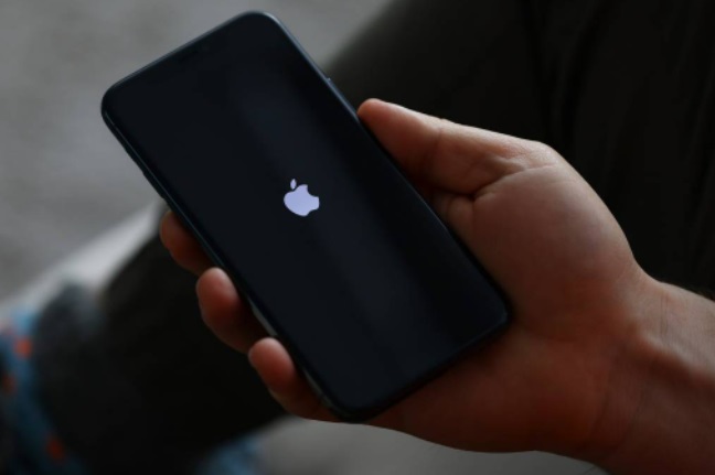 Apple compra aluminio libre de carbono de proyecto ELYSIS, de mineras Rio Tinto y Alcoa, para usarlo en su iPhone SE