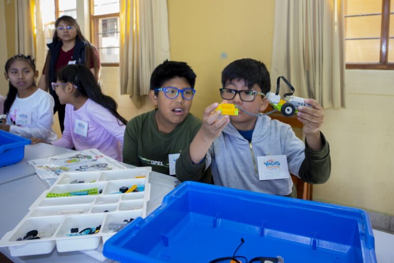 Robótica, pintura, karate y más: cientos de niños iniciaron talleres de veranos con la minera Southern Perú