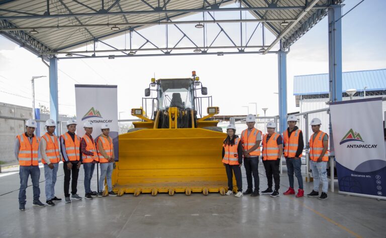 Antapaccay: 20 jóvenes de Espinar inician prácticas profesionales en plantas de Komatsu y Ferreyros, en Lima