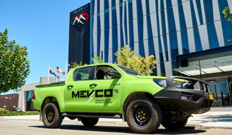 Mineral Resources apuesta por los Toyota Hilux eléctricos a batería