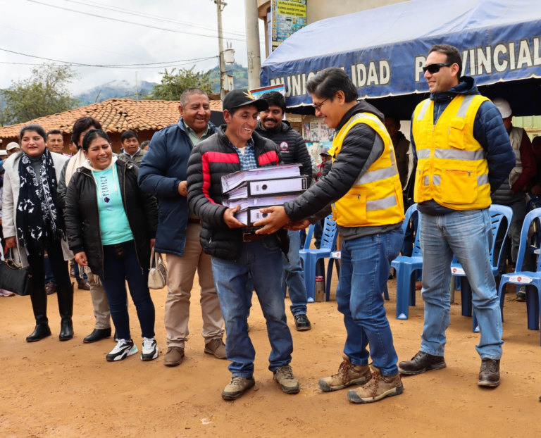 Summa Gold invierte más de S/17 millones  para pavimentar avenida en Huamachuco