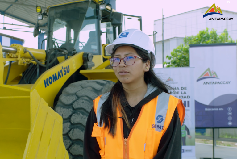 Jóvenes espinarenses hacen sus prácticas en Komatsu y Ferreyros gracias a minera Antapaccay