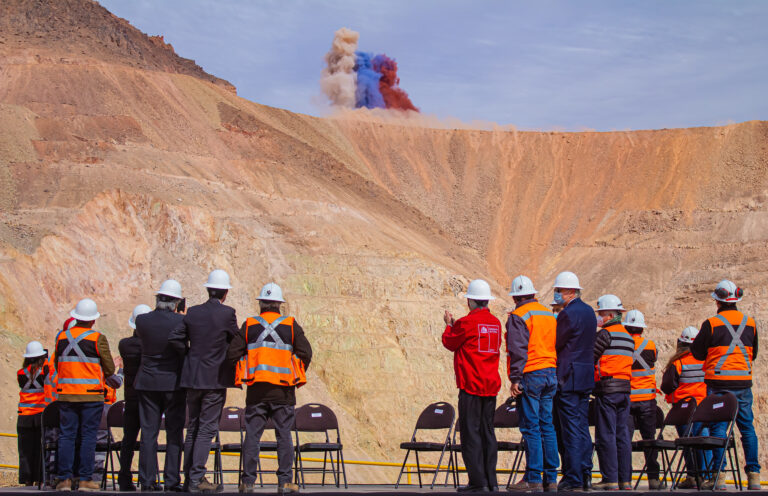 Empresa bielorrusa advierte perjuicios por US$60 millones tras término de contrato con Codelco