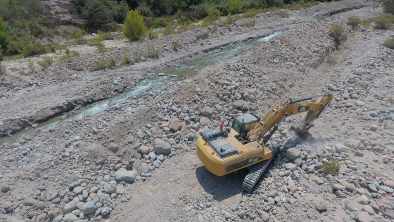 <strong>Maquinaria provista por Anglo American protege dotación de agua para 30 mil moqueguanos</strong>