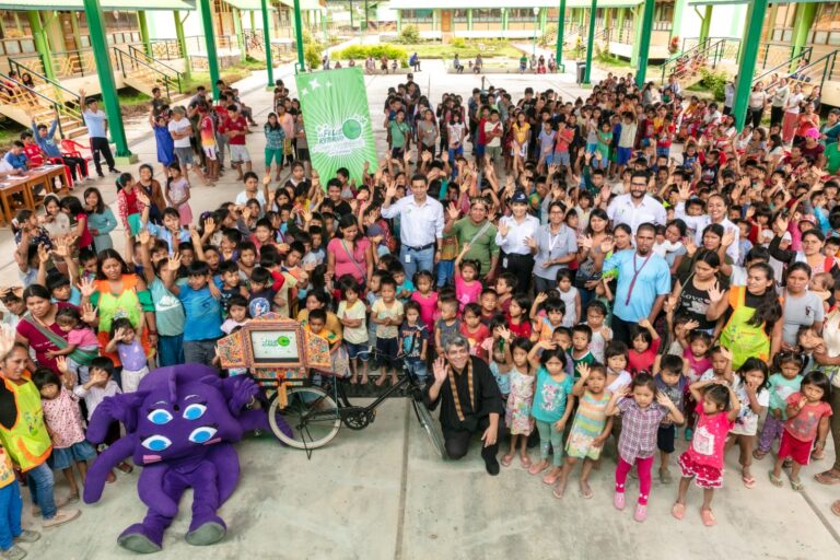 Camisea entrega más de 3,000 kits de útiles escolares para estudiantes de inicial, primaria y secundaria de las comunidades nativas del Bajo Urubamba