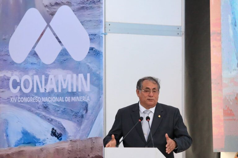 Ministro de Energía y Minas afirma que la minería necesita “apoyo total” del Gobierno