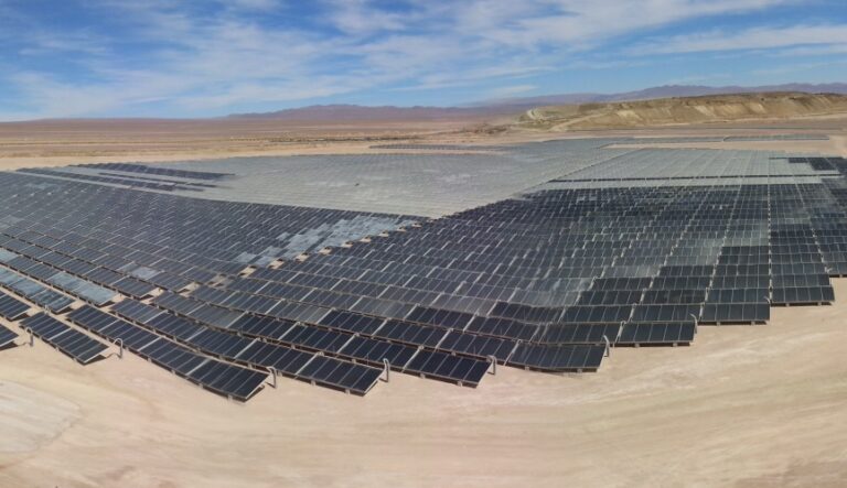 El apetito mundial por los paneles solares está reduciendo el suministro de plata