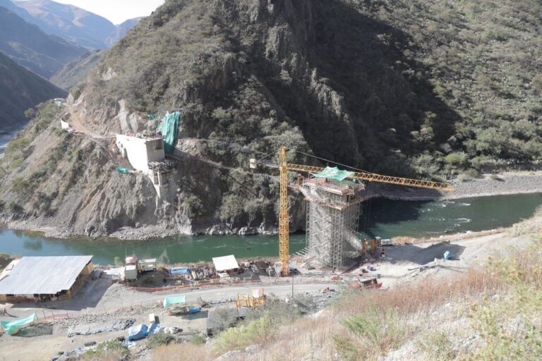 Puente financiado por Las Bambas y que unirá Cusco y Apurímac registra un 40% de avance en su construcción