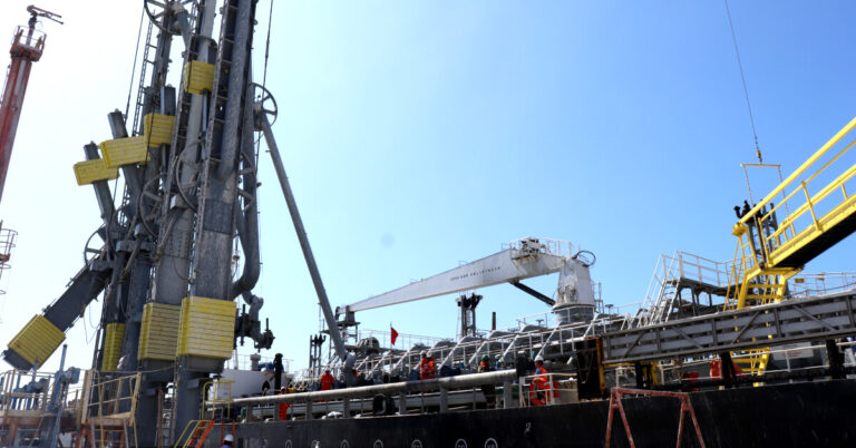 Petroperú culminó con éxito mantenimiento de brazos de carga del terminal Bayóvar