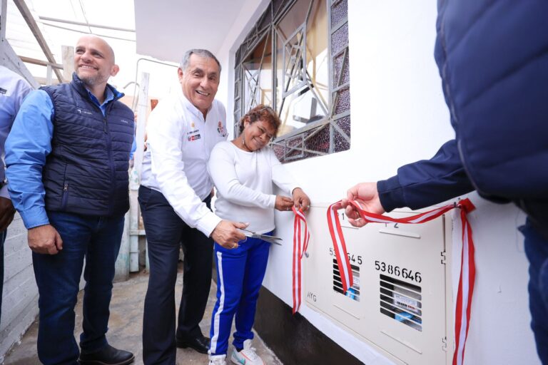 Inauguran primer proyecto de redes de gas natural del plan “Con Punche Perú” en Ventanilla