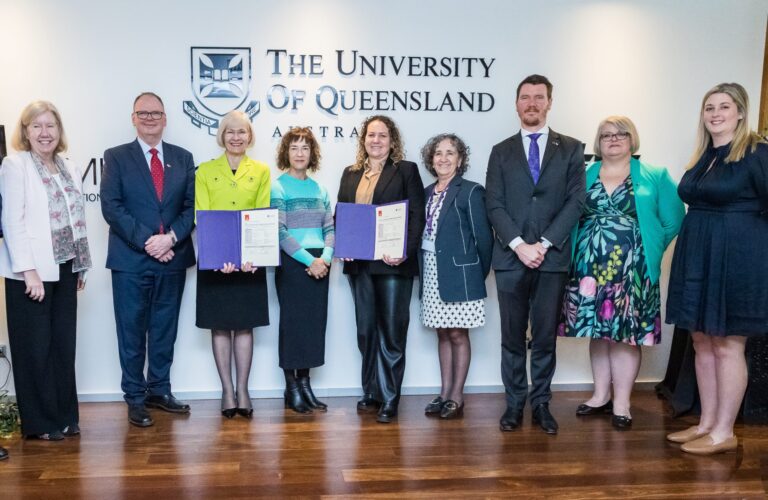 Codelco y Universidad de Queensland firman acuerdo para avanzar en minería sustentable