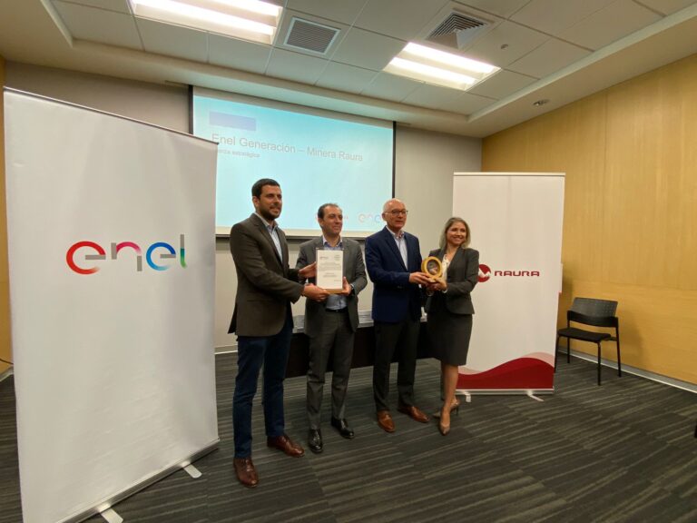 Compañía Minera Raura y Enel Generación Perú firman contrato por el suministro de energía eléctrica 100% renovable