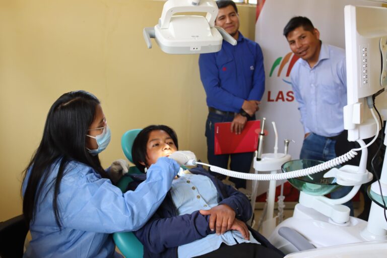 Las Bambas entrega moderno equipo odontológico a la comunidad campesina de Choquecca-Antío