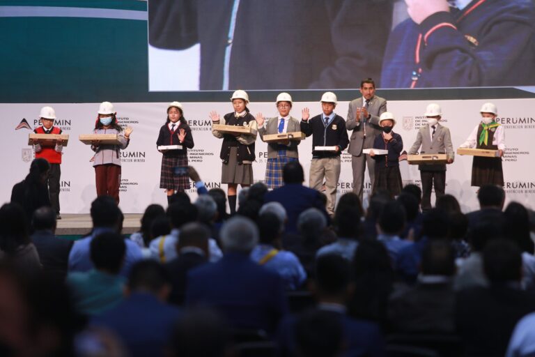 PERUMIN: Siete regiones agrupan a ganadores del Premio Nacional de Minería Escolar