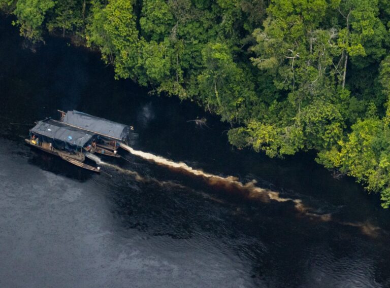 Iquitos: suspenden actividad minera en río Nanay