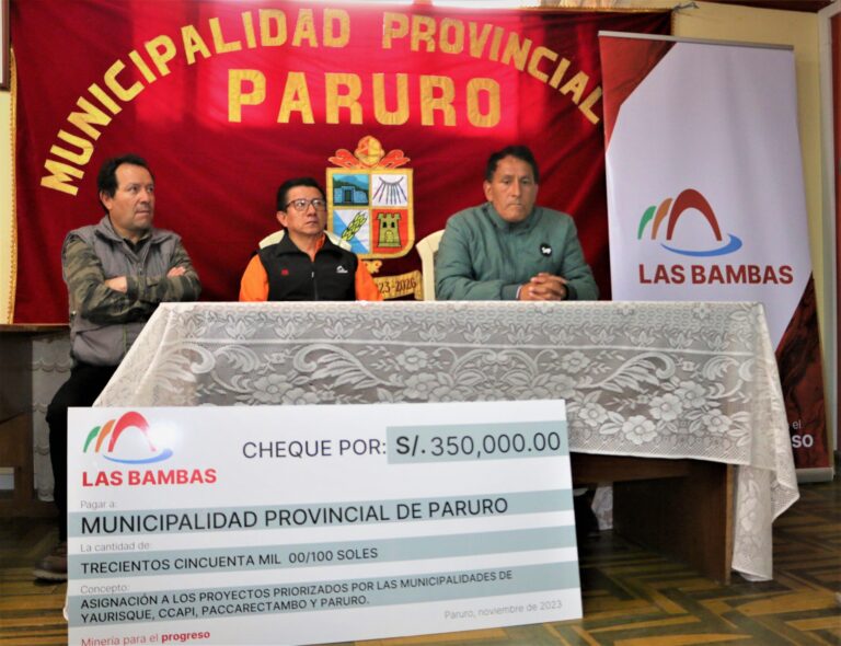 Las Bambas entrega cheque por 350 mil soles para la provincia de Paruro en Cusco