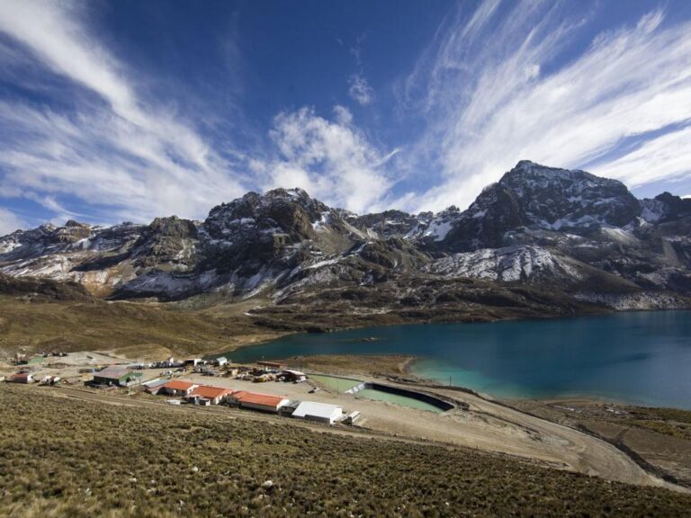 Minera peruana Volcan reduce cerca del 30% sus inversiones totales en el tercer trimestre frente a 2022