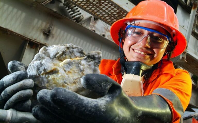 Henkel Peruana y WIM Perú suscriben alianza para resaltar labor de la mujer en la minería 